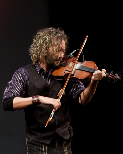 Fiddler Richard Wood to light up the stage at the Haskell Opera House on Sunday