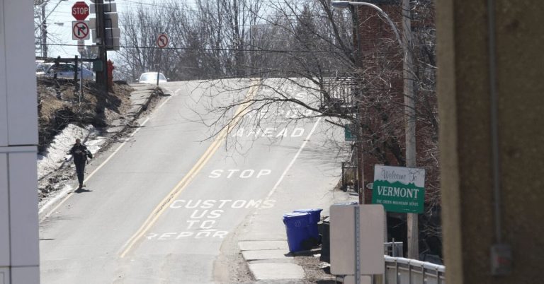 US-Canadian border closed for another 30 days