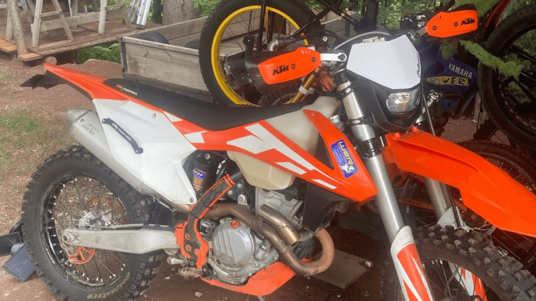 Dirt bike stolen in Mendon