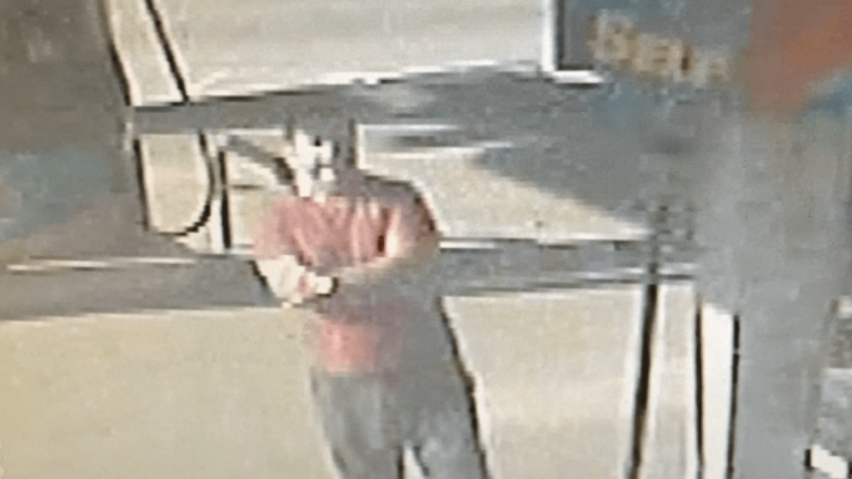 Police looking for man who threatened someone with a knife in Richford